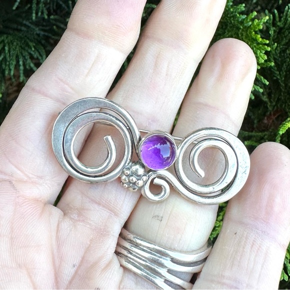 Vintage Modernist Sterling Silver Amethyst Pin Brooch Scroll Design Signed TJW - Picture 5 of 8